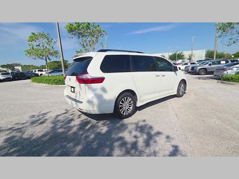 Used 2020 Toyota Sienna XLE FWD image 6