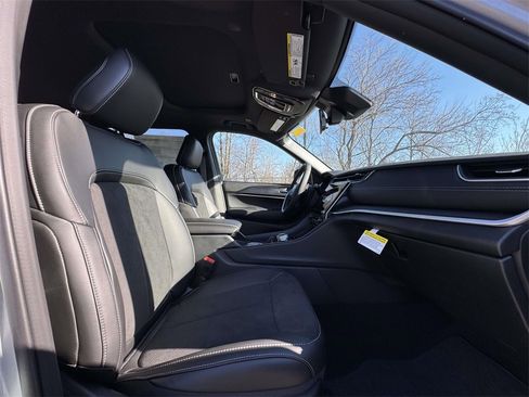 New 2025 Jeep Grand Cherokee 4WD image 15