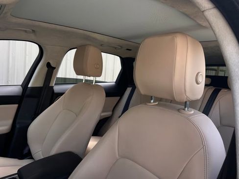 Used 2019 Jaguar F-PACE Premium image 32