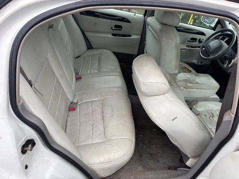 Used 2000 Lincoln Town Car Signature RWD image 15