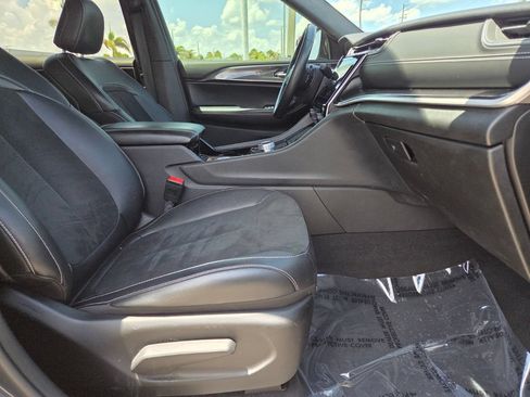Used 2022 Jeep Grand Cherokee L Laredo RWD image 14