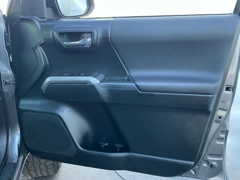 Used 2016 Toyota Tacoma TRD Sport w/ Towing Package image 16