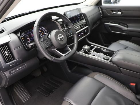 Used 2024 Nissan Pathfinder SL w/ SL Premium Package image 16