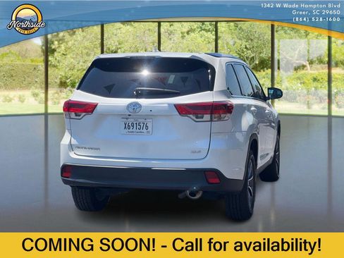 Used 2019 Toyota Highlander XLE FWD image 3