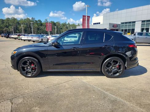 Used 2022 Alfa Romeo Stelvio Veloce AWD/4WD image 2