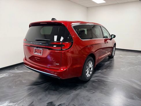 New 2027 Chrysler Pacifica Select AWD/4WD image 24