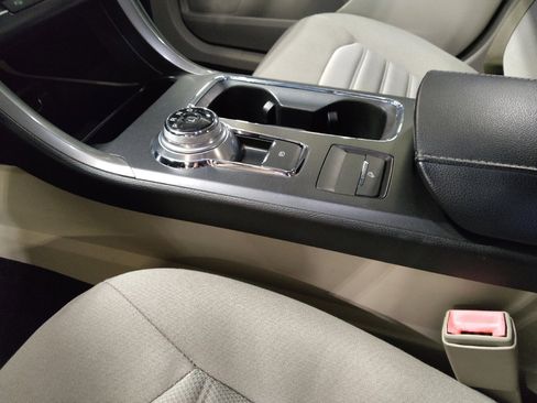 Used 2019 Ford Fusion SE FWD image 26