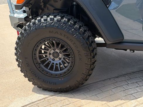 Used 2025 Jeep Gladiator Rubicon w/ Safety Group image 12