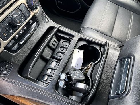 Used 2017 GMC Yukon Denali image 16