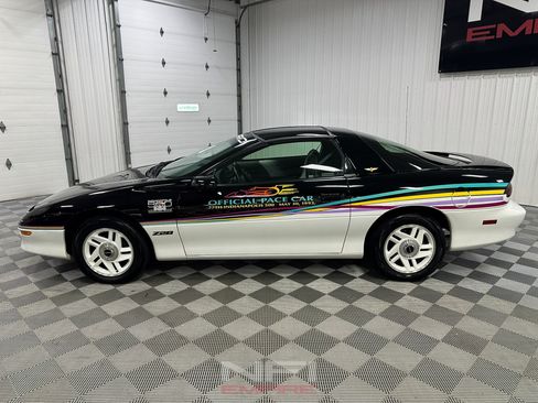 Used 1993 Chevrolet Camaro Z28 RWD image 2