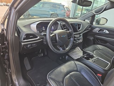 Used 2020 Chrysler Pacifica Limited w/ Advanced Safetytec Group image 36