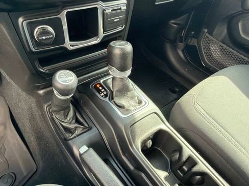 Used 2022 Jeep Wrangler Unlimited Sport AWD/4WD image 19