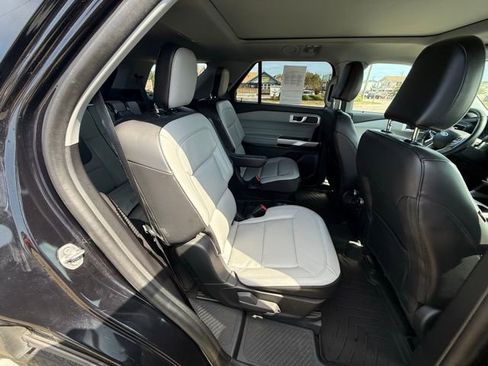 Used 2021 Ford Explorer XLT w/ Equipment Group 202A image 13