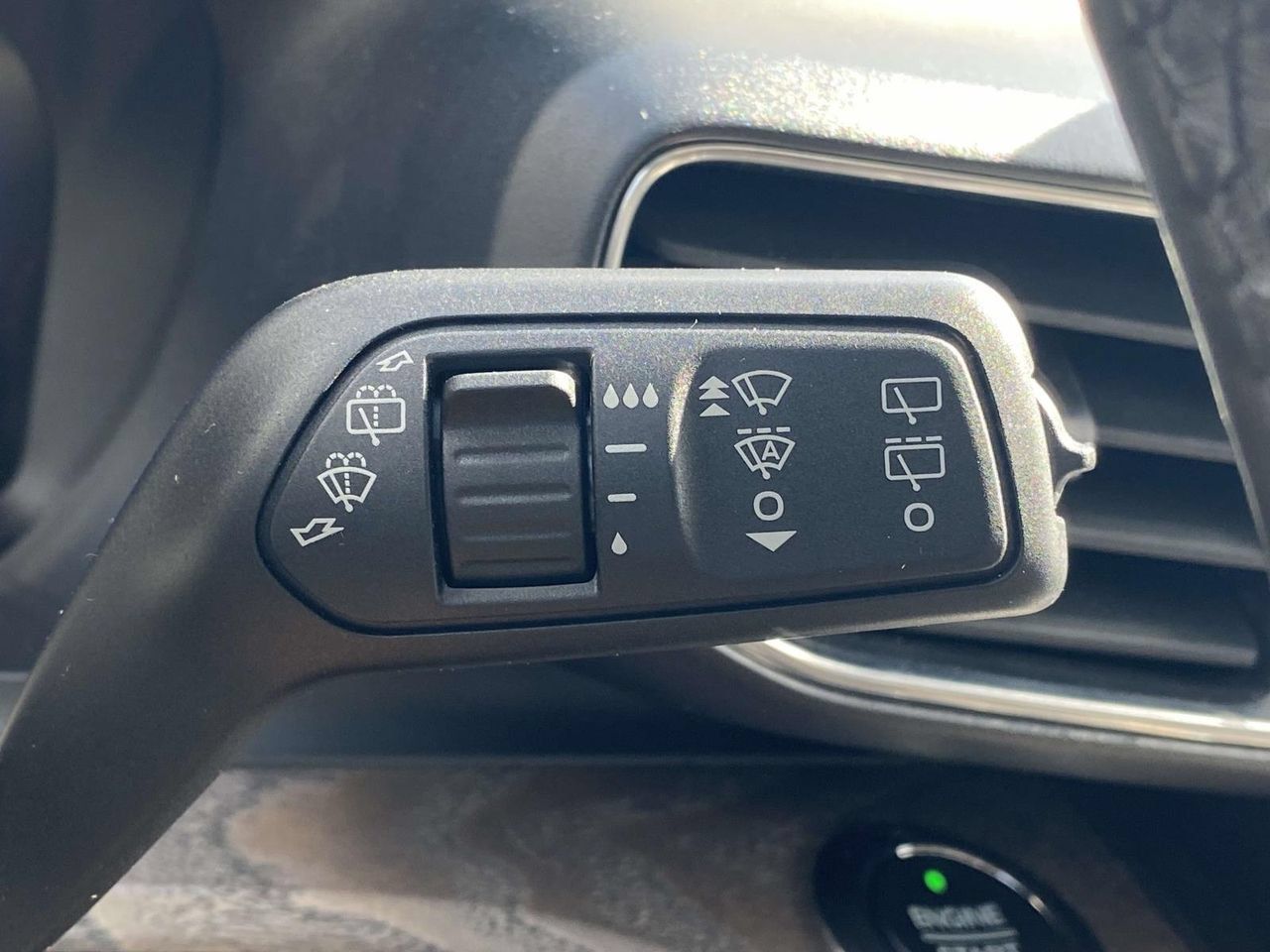 Used 2020 Ford Explorer Platinum w/ Premium Technology Package AWD/4WD image 25
