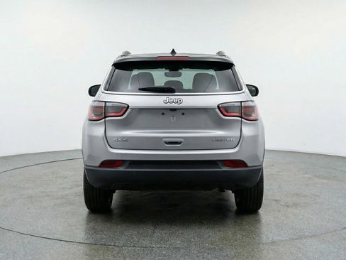 Used 2025 Jeep Compass Limited image 7