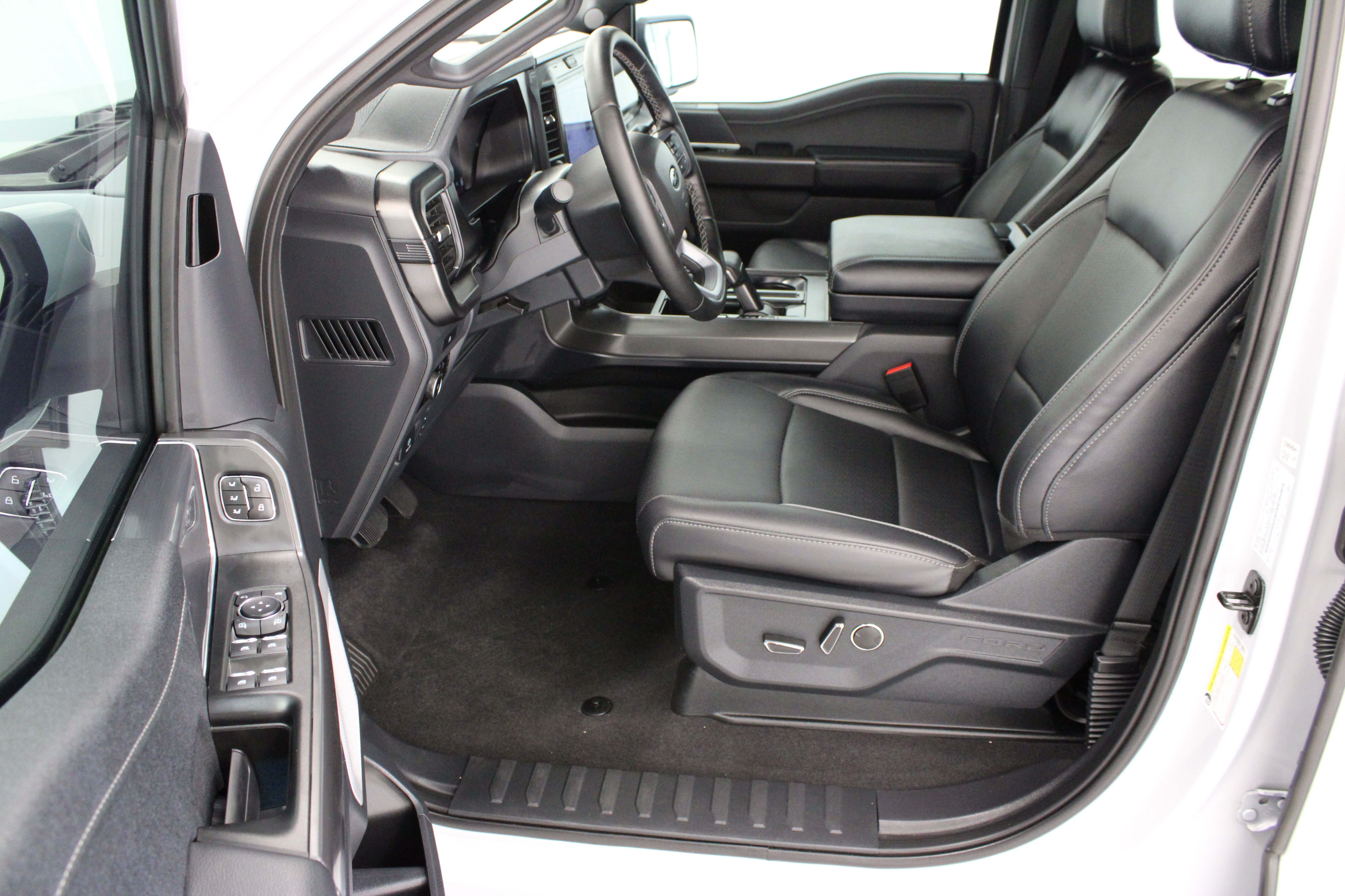 Used 2025 Ford F150 Lariat w/ Equipment Group 502A High AWD/4WD image 15