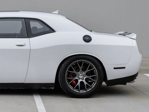 Used 2015 Dodge Challenger SRT w/ Technology Group RWD image 18