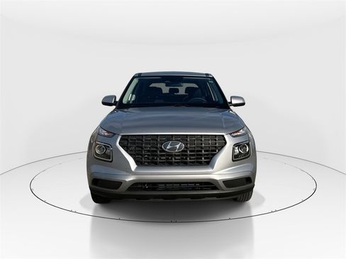 Used 2024 Hyundai Venue SE image 3