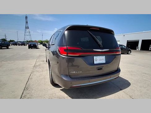 Used 2023 Chrysler Pacifica Touring-L FWD image 46