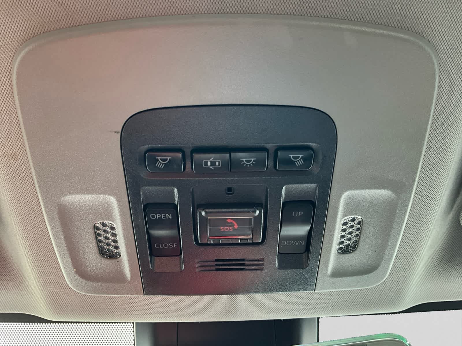 Used 2020 Toyota Camry SE FWD image 19