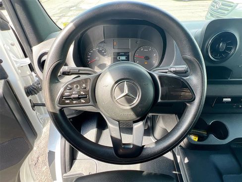 Used 2023 Mercedes-Benz Sprinter 2500 image 9