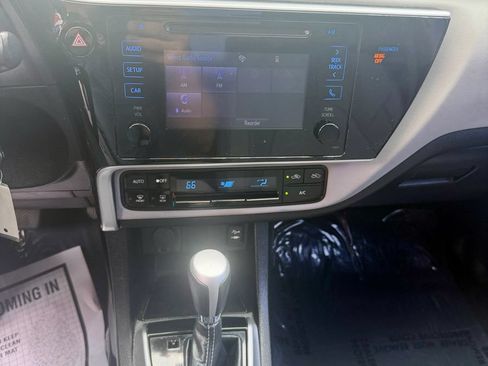 Used 2018 Toyota Corolla LE w/ Carpet Mat Package (TMS) FWD image 28