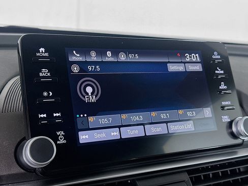 Used 2018 Honda Accord EX image 21
