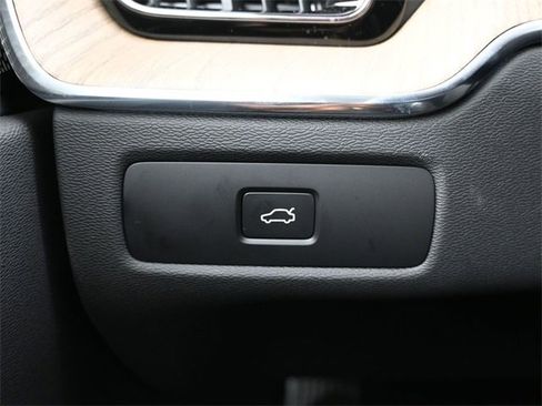 Used 2026 Volvo XC60 B5 Ultra w/ Protection Package Premier image 19