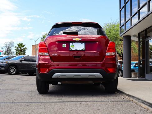 Used 2022 Chevrolet Trax LT w/ LT Convenience Package FWD image 12