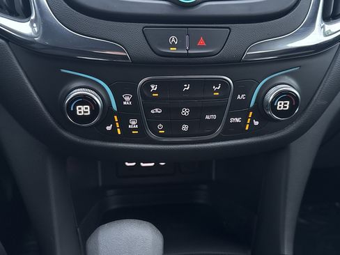 Used 2023 Chevrolet Equinox LT image 29