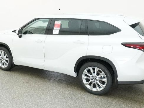 New 2026 Toyota Highlander Limited AWD/4WD image 3