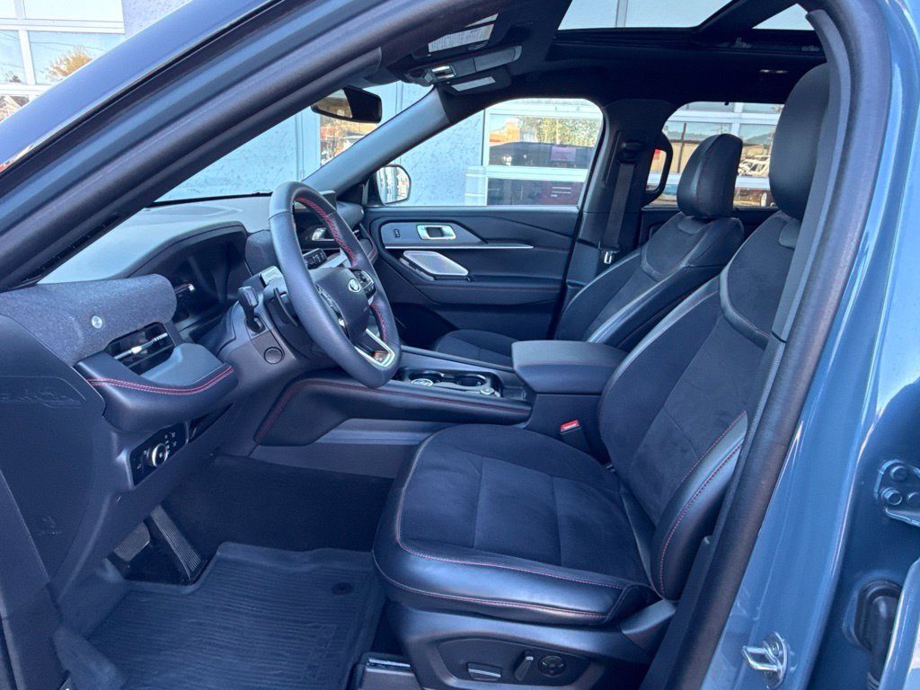 Used 2025 Ford Explorer ST AWD/4WD image 15