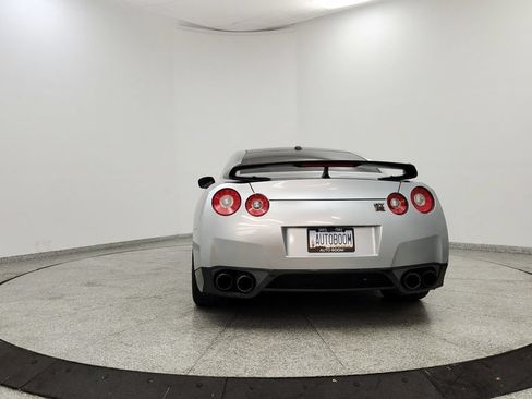 Used 2010 Nissan GT-R Premium AWD/4WD image 4