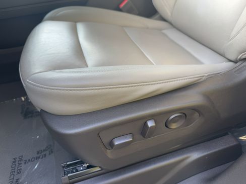 Used 2023 Chevrolet Tahoe Z71 w/ Luxury Package image 15