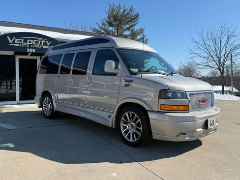 Used 2019 GMC Savana 2500 image 1