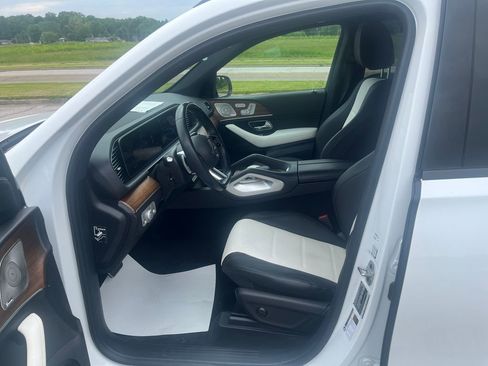 Used 2025 Mercedes-Benz GLE 450e 4MATIC image 9