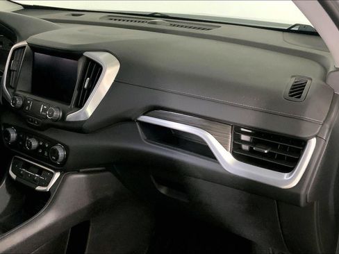 Used 2024 GMC Terrain SLT AWD/4WD image 16