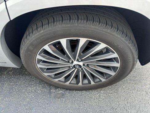 Used 2024 Hyundai Palisade Calligraphy AWD/4WD image 9
