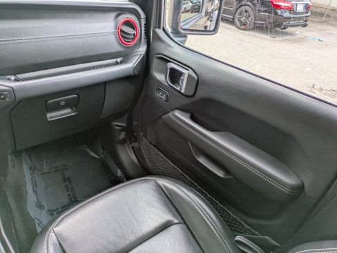 Used 2020 Jeep Gladiator Overland AWD/4WD image 16