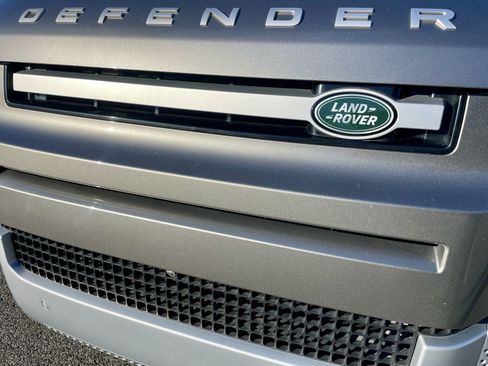 Used 2022 Land Rover Defender 110 S AWD/4WD image 32