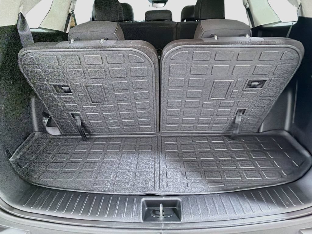 Used 2023 Kia Sorento LX FWD image 25