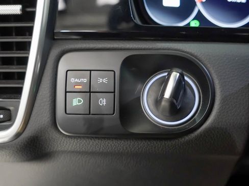 Certified 2023 Porsche Cayenne Platinum Edition image 25