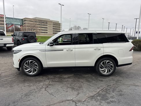 New 2026 Lincoln Navigator Reserve AWD/4WD image 4