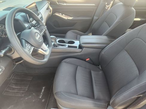 Used 2023 Nissan Altima 2.5 SV image 9