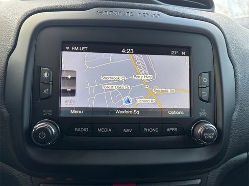 Used 2017 Jeep Renegade Altitude image 19