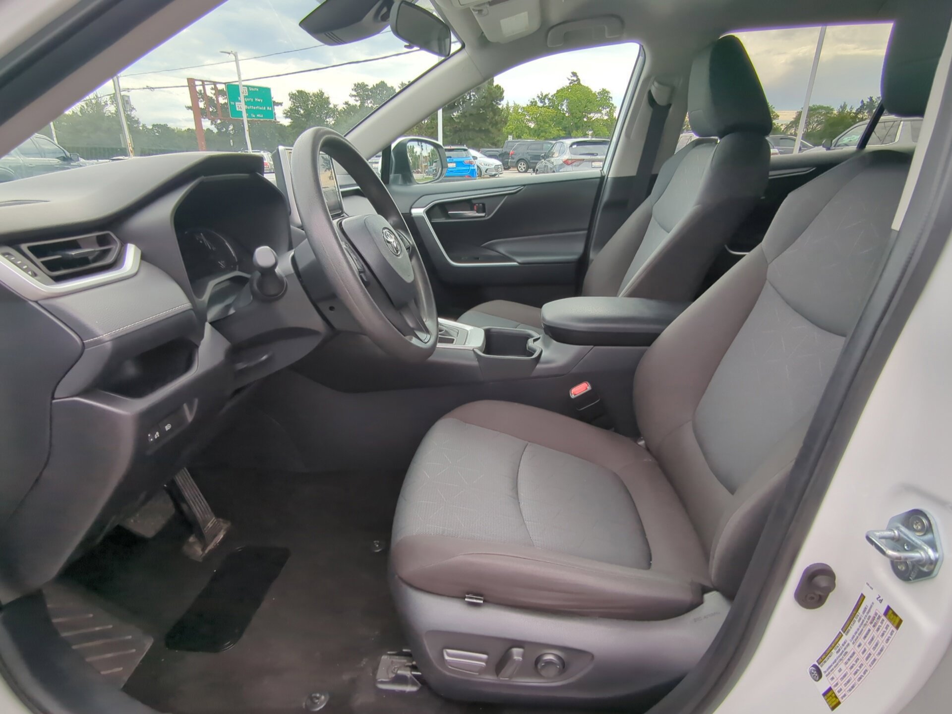 Used 2025 Toyota RAV4 XLE FWD image 16