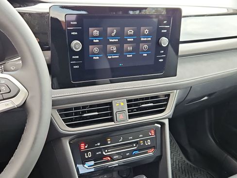 New 2026 Volkswagen Taos SE AWD/4WD image 28