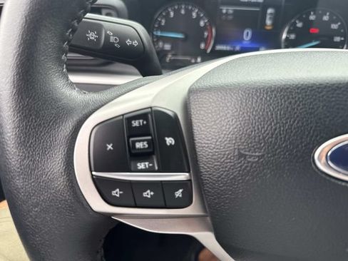 Used 2024 Ford Explorer XLT AWD/4WD image 35