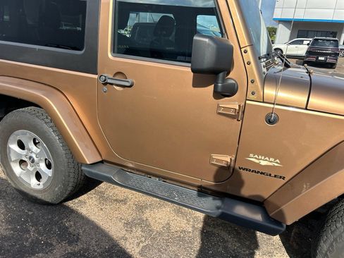 Used 2015 Jeep Wrangler Sahara w/ Dual Top Group AWD/4WD image 36