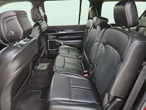 Used 2024 Jeep Wagoneer L Series II RWD image 10